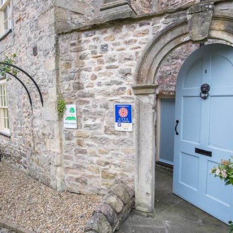 Welcome to Garden Cottage, Richmond. 4 star hold. Alastair Sawday recommended.