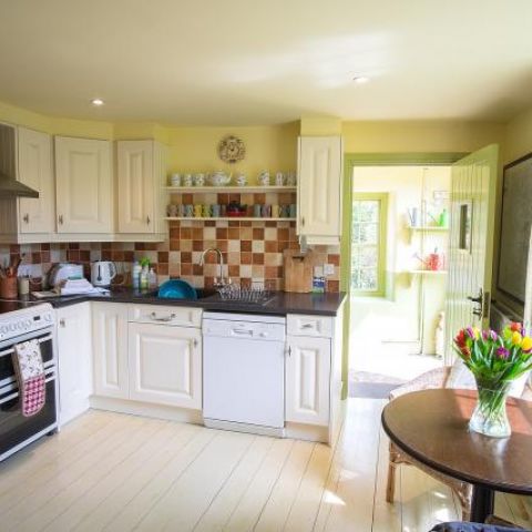 Cheerful kitchen at Garden Cottage, Richmond