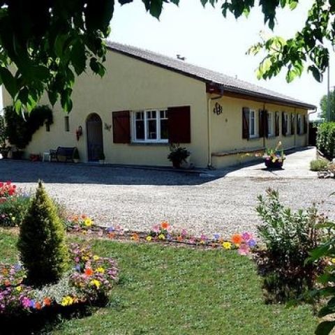 Easy parking, no steps