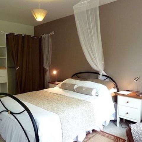 Large bedroom views overlooking lake