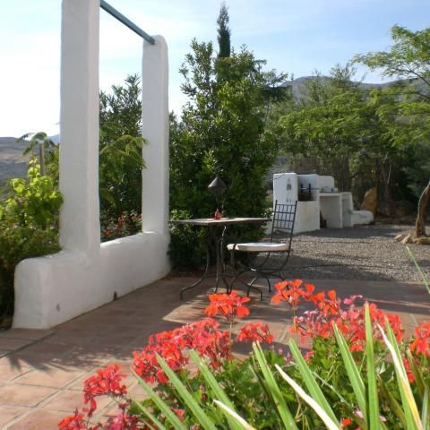 Outdoor kitchen area with Barbecue and sink