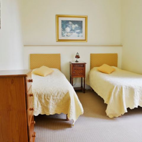 Le Manoir des Granges Main House twin bedroom