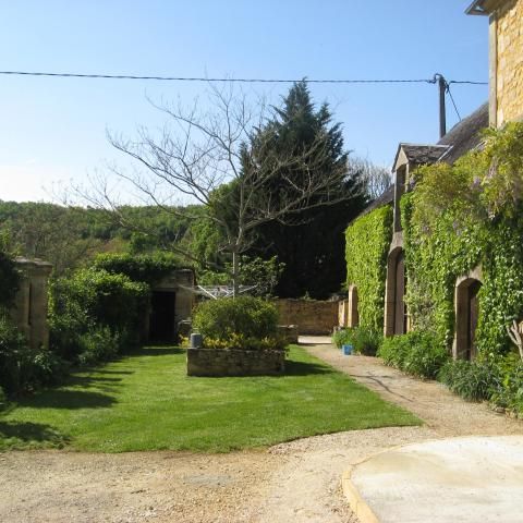 Le Manoir des Granges Main House garden