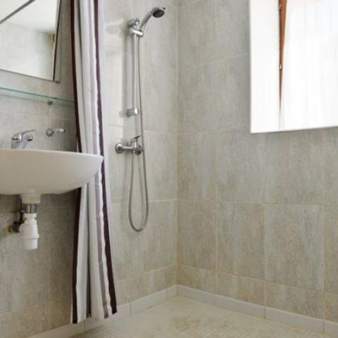 Walnut Store shower room