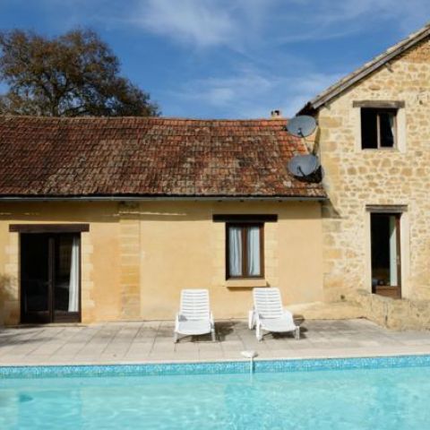 Walnut Store bedroom access to poolside