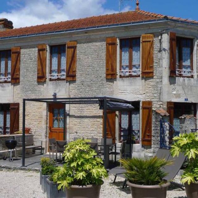 Le Vieux Café Holiday Home in Lairoux, Vendee