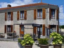 Le Vieux Café Holiday Home in Lairoux, Vendee